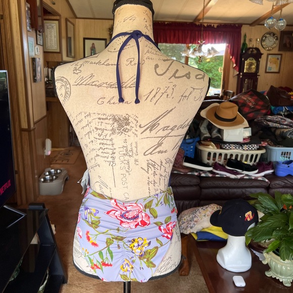 NWT Woman’s The Bikini Lab one pice floral bathing suit - Picture 6 of 16